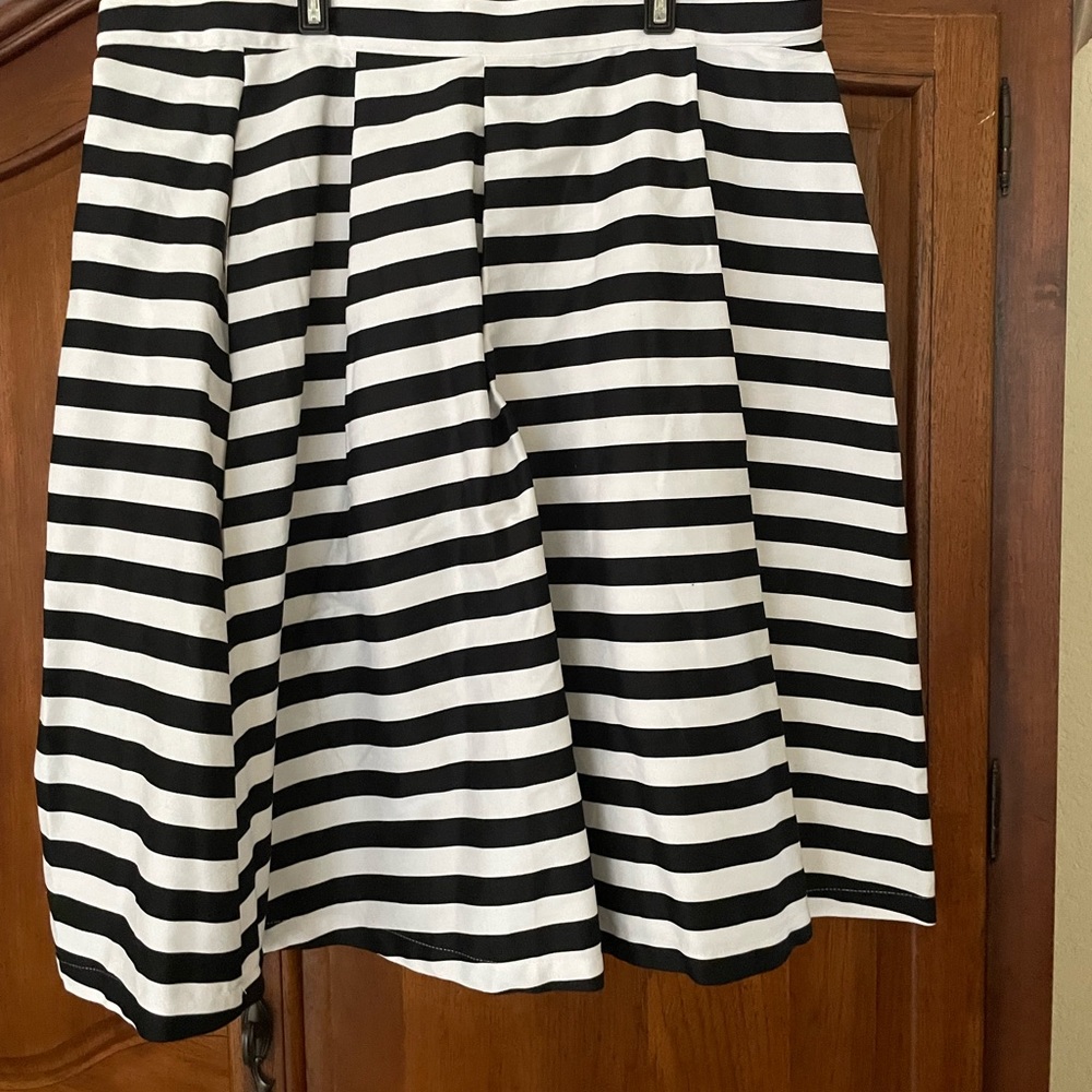 Black and white horizontal stripe skirt